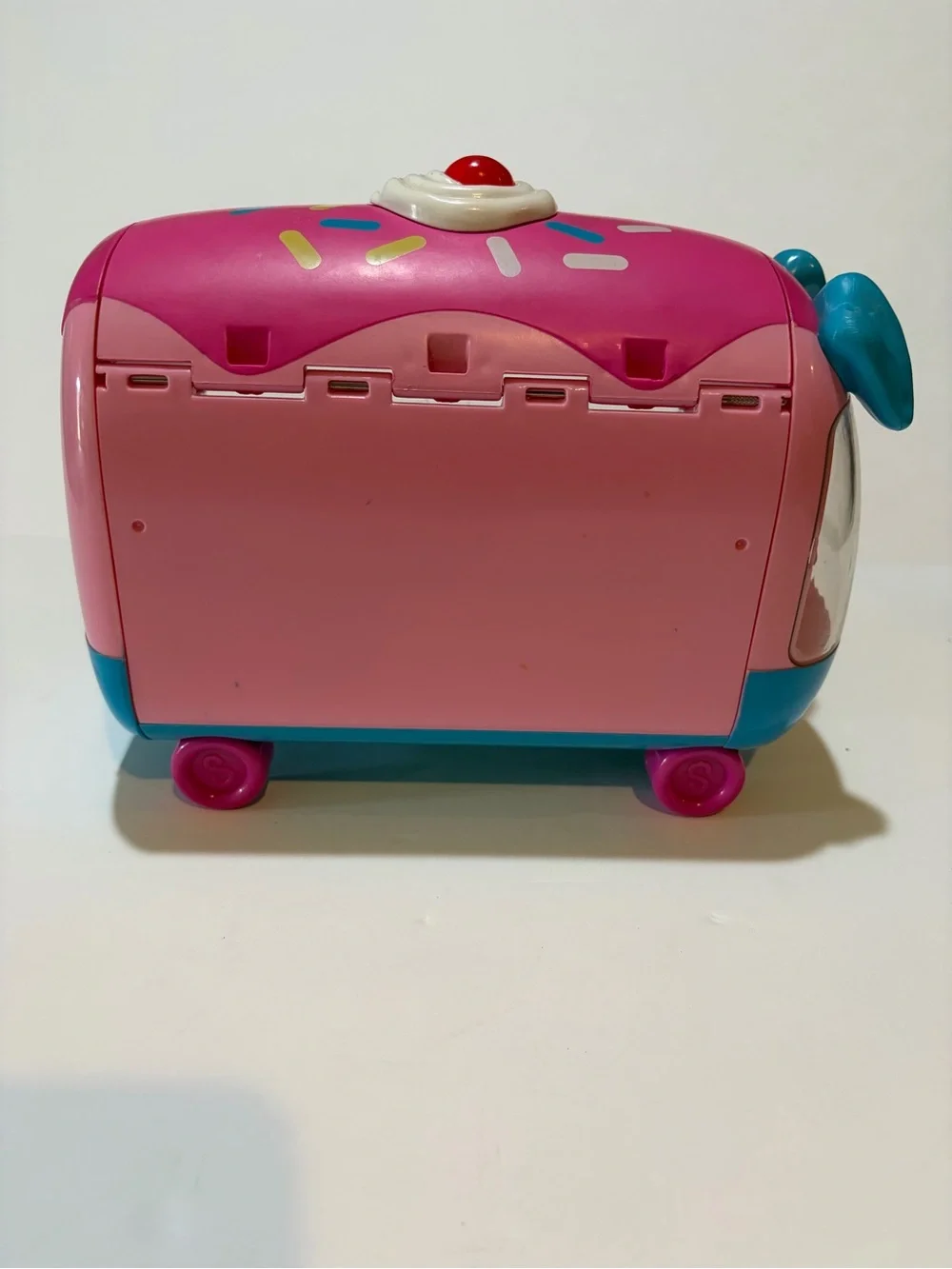 Shopkins Pink and Blue Cutie Car Playset Carry Case